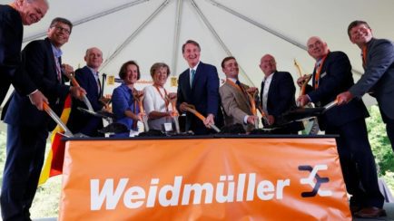 Weidmuller ribbon cutting