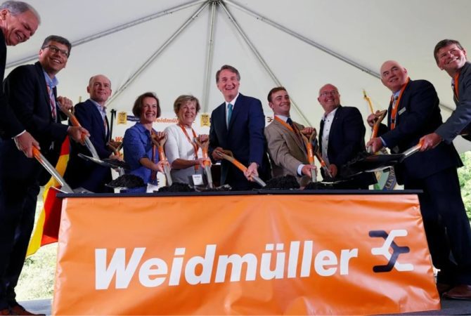 Weidmuller ribbon cutting